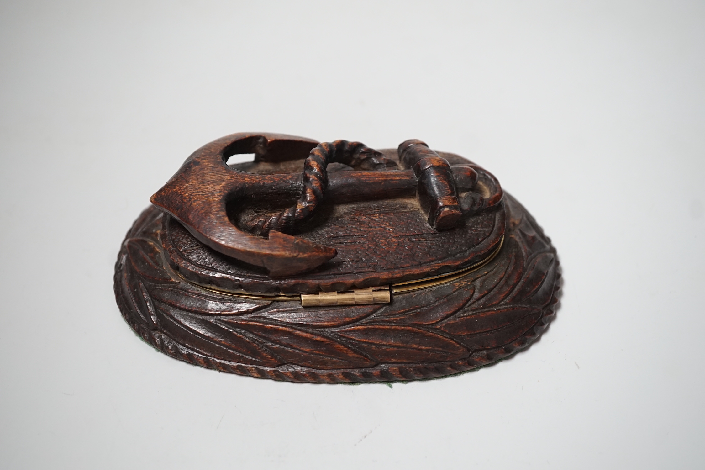 An early 20th century carved oak ‘anchor’ trinket box, 14.5cm